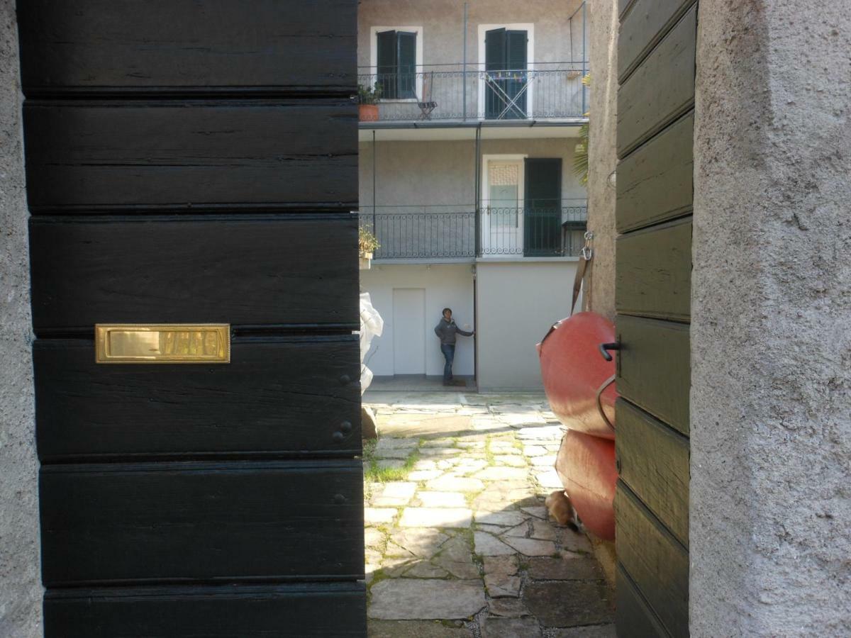 Апартаменти Il Vecchio Cortile Манделло-дель-Ларіо Екстер'єр фото