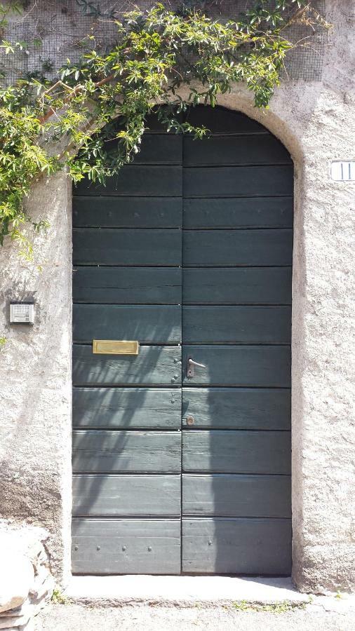 Апартаменти Il Vecchio Cortile Манделло-дель-Ларіо Екстер'єр фото